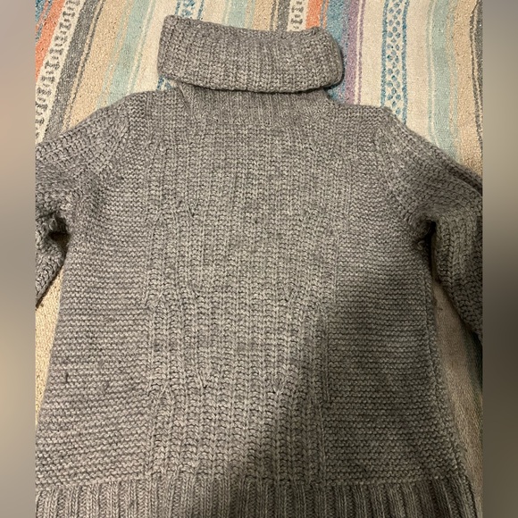 Banana Republic gray wool turtleneck — sz small - Picture 2 of 4